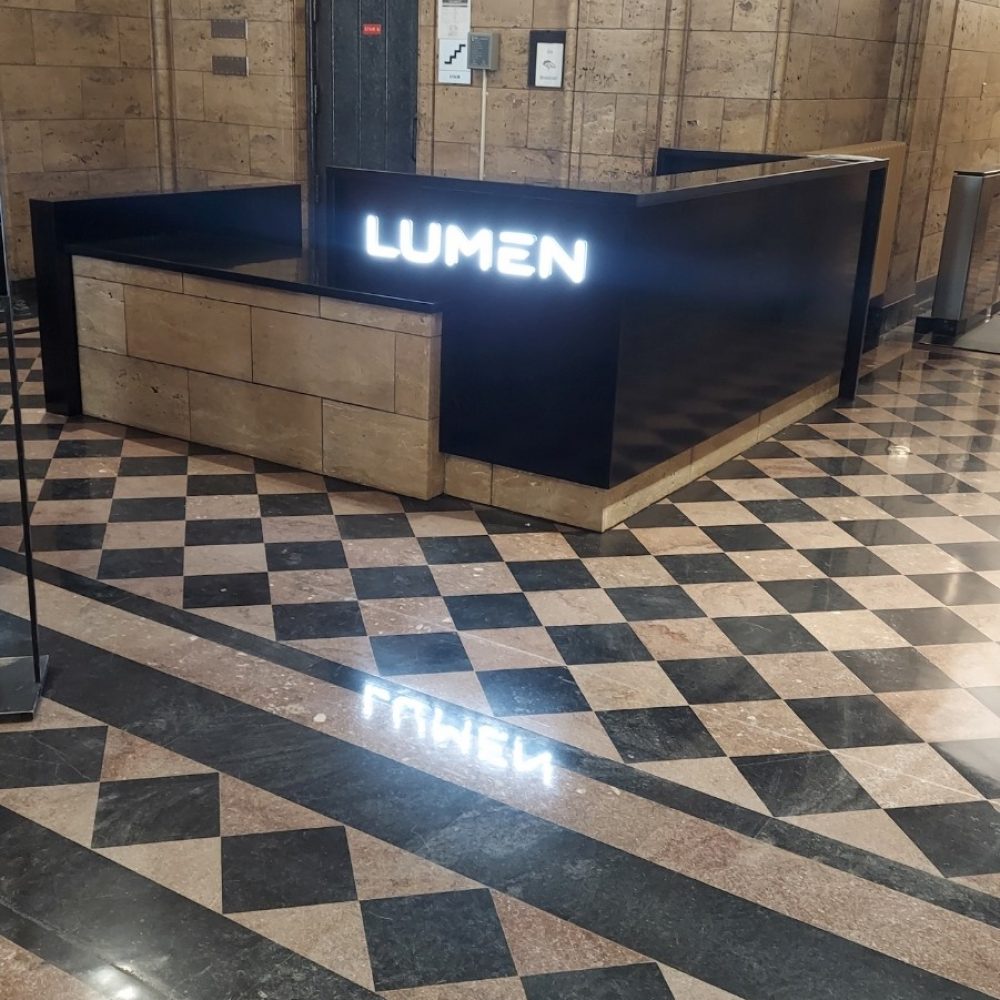 Lumen Desk